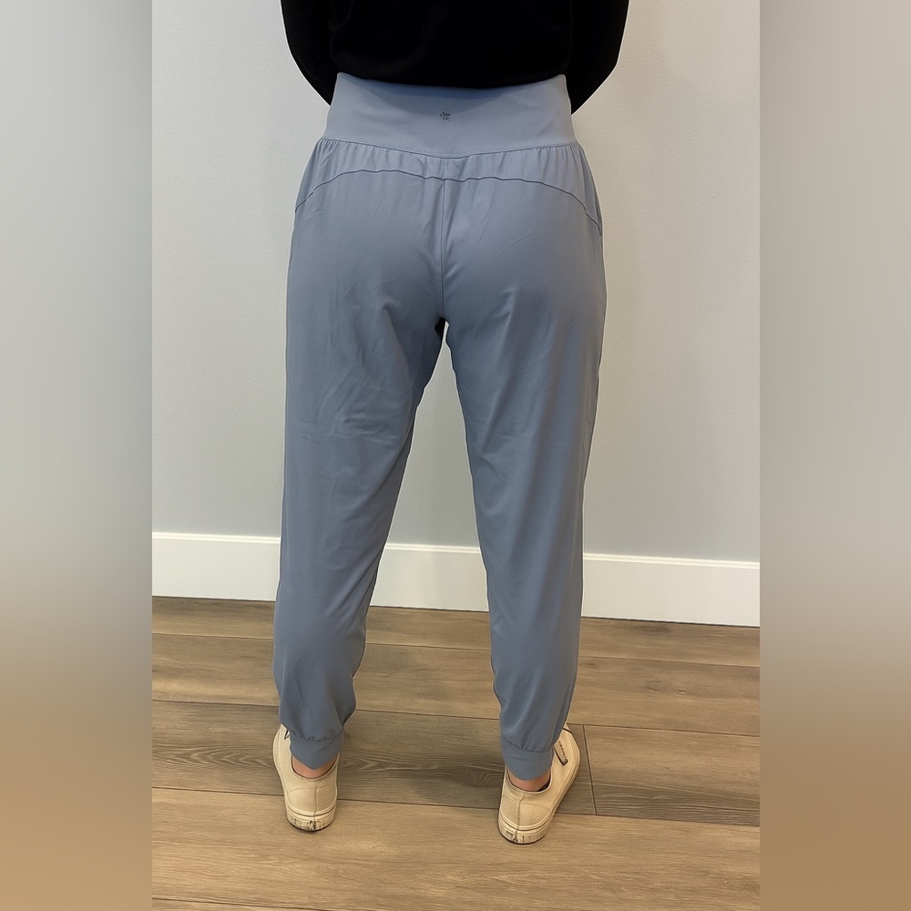 athleta salutation joggers 1X lavender